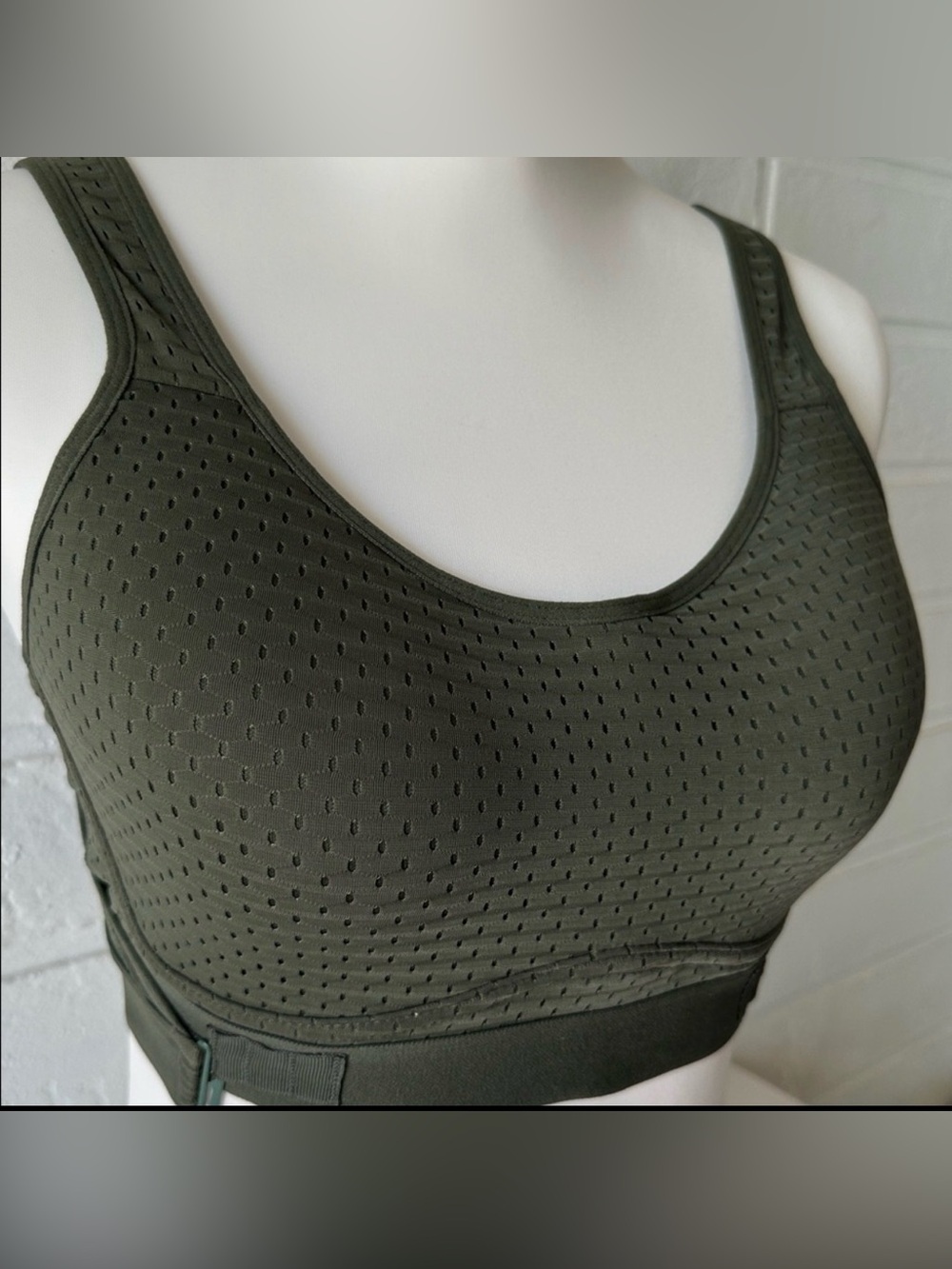 Layer8 Athletic Women’s Black Medium Support Sports Bra Size L